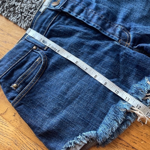 THE GREAT. The Cut Off Short Denim Shorts Size 29 - Picture 10 of 12